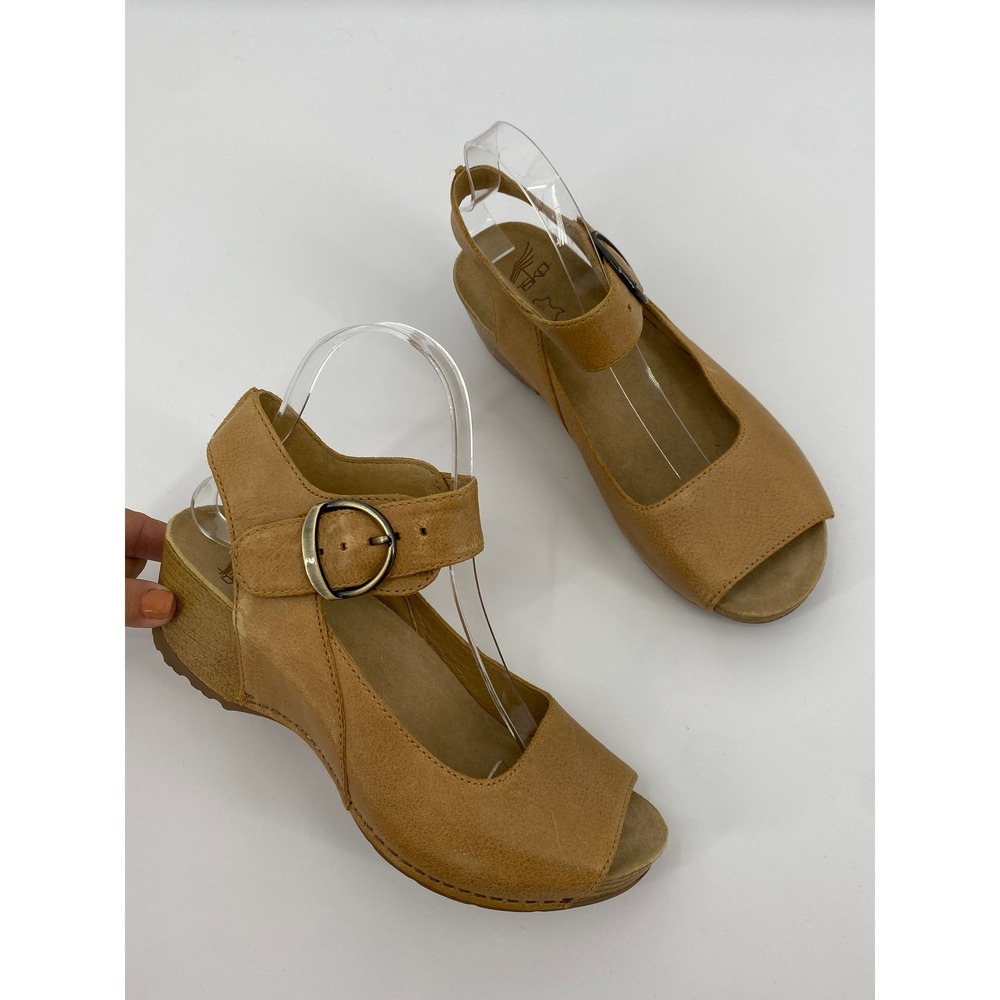 Dansko Sela Wedge Sandals 37 Tan Leather‎ Buckle Peep Toe Clog